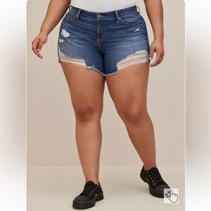 Torrid 10 5 Inch Vintage Stretch Mid-Rise Short